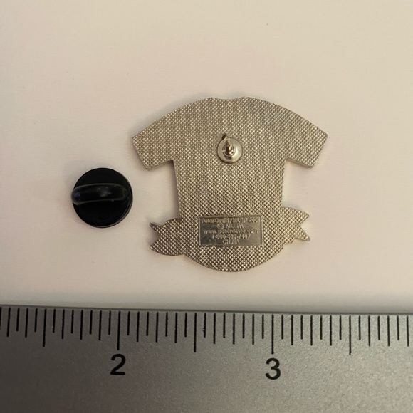 Seattle Mariners Ichiro Jersey Pin - Picture 3 of 4